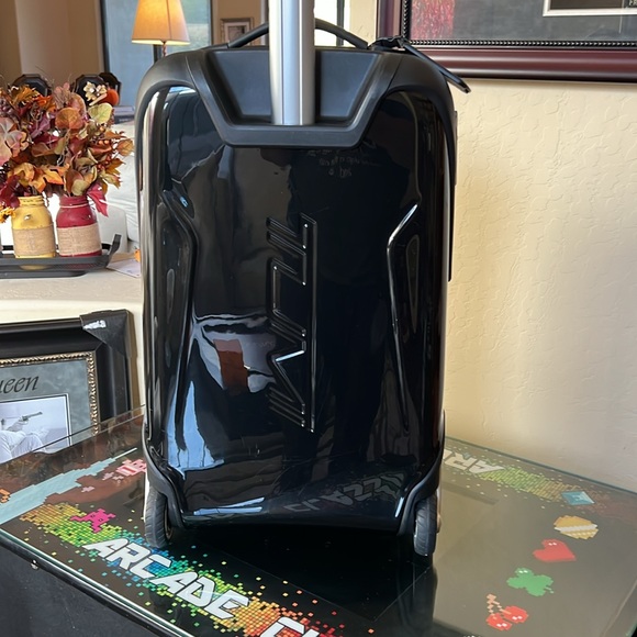 Tumi Ducati upright carryon, 2 wheels - Picture 10 of 15